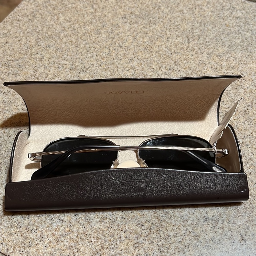 Oliver Peoples NWT Aviator Sunglasses Silver with black lenses Name- Rikson - Picture 9 of 10